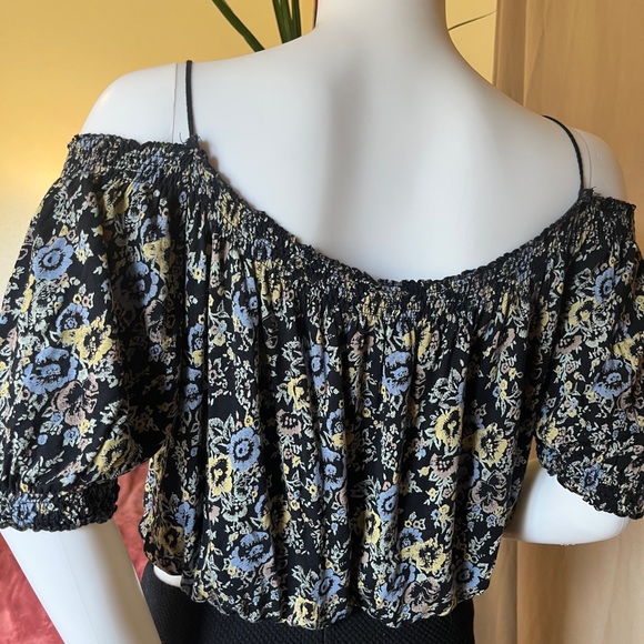 Free People peasant style bare shoulder floral top - Picture 4 of 6
